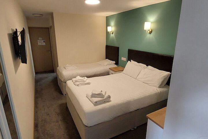 Room 3 of 10