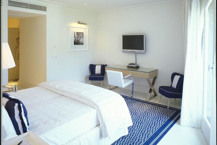 Room 46 of 106