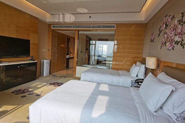 Room 21 of 100