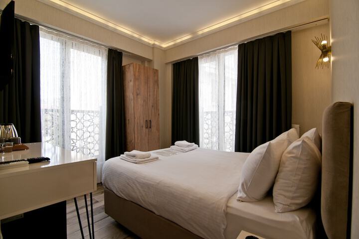Room 2 of 29