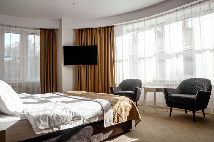 Room 6 of 96
