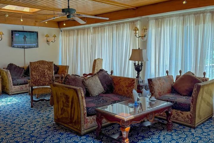 Entrance & Lobby