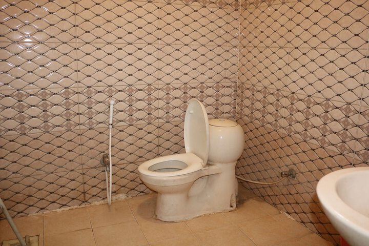 Room 6 of 10