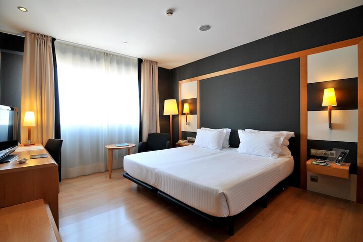 Room 19 of 111