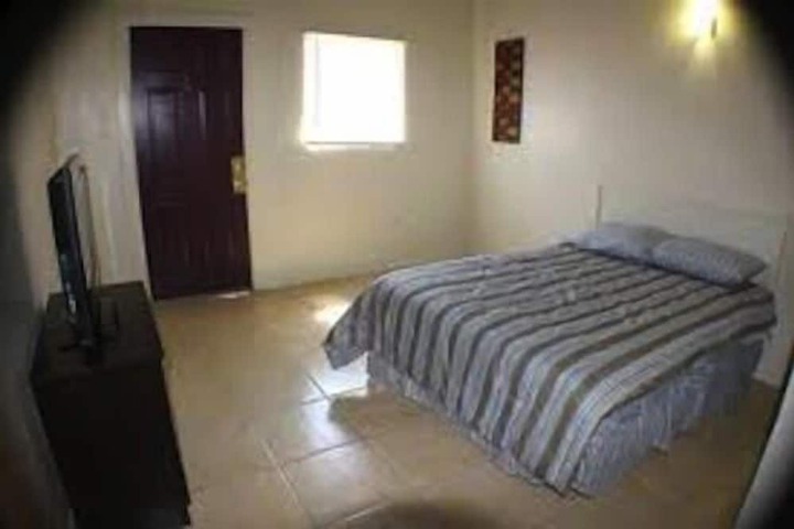 Standard Room, King or Two Doubles (4 of 4)