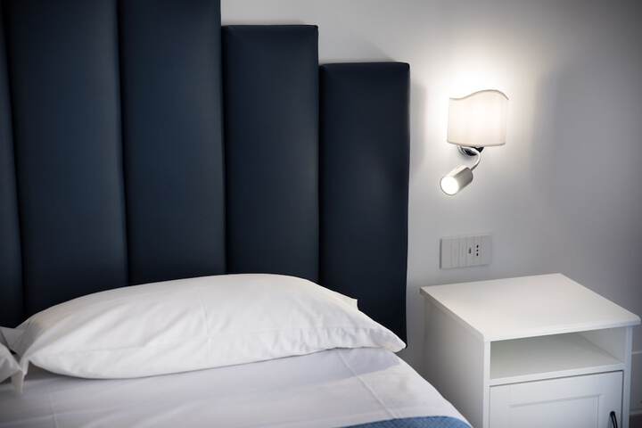 Room 3 of 33