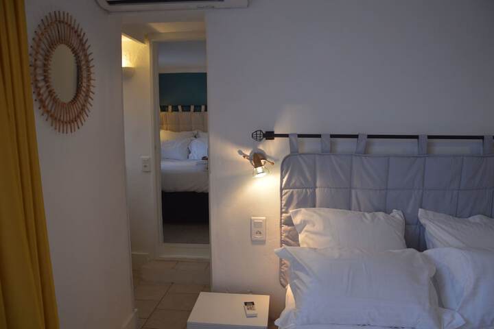 Room 17 of 28