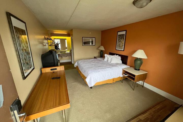 1 King Bed (1 of 2)
