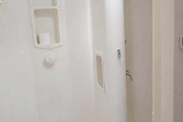 Room 18 of 28