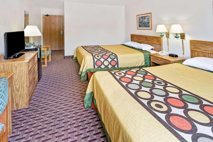 1 Queen Bed Accessible Room (9 of 14)
