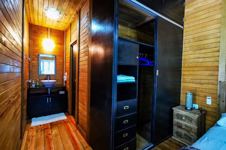 Room 3 of 60