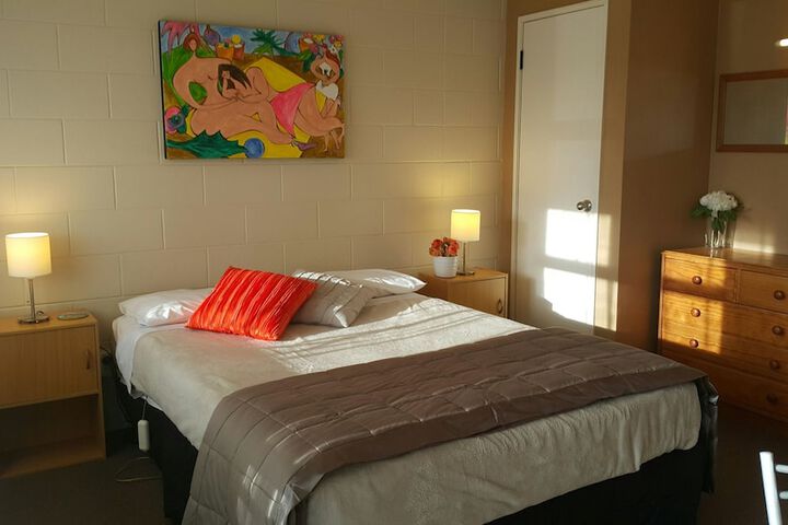 Room 5 of 62