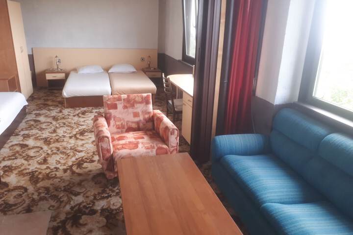 Room 9 of 11