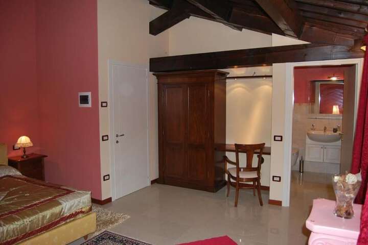 Room 10 of 44