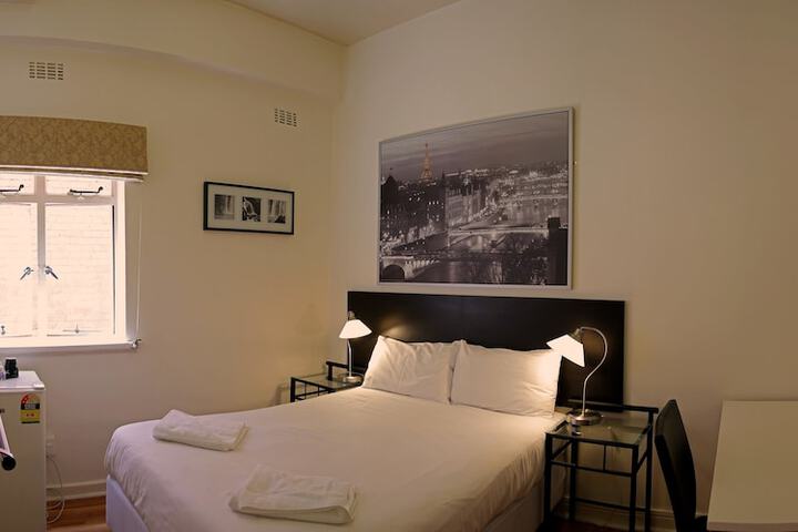 Room 4 of 37