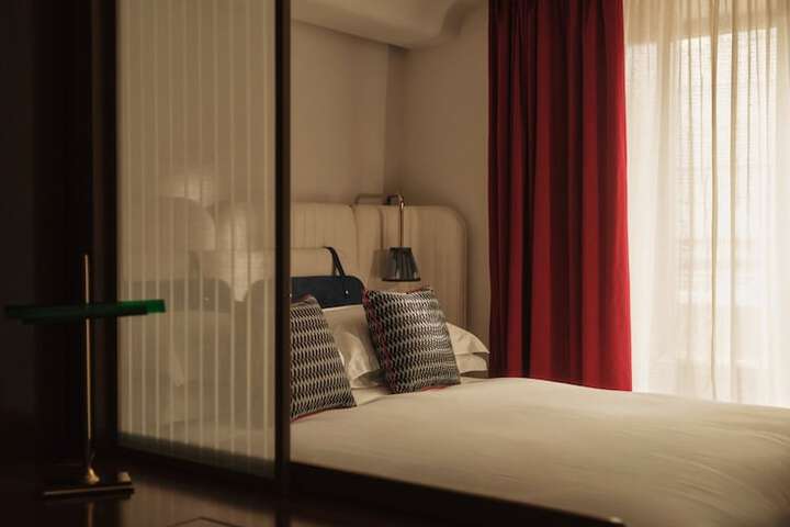 Room 5 of 40