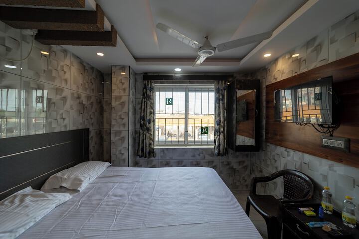 Room 9 of 27