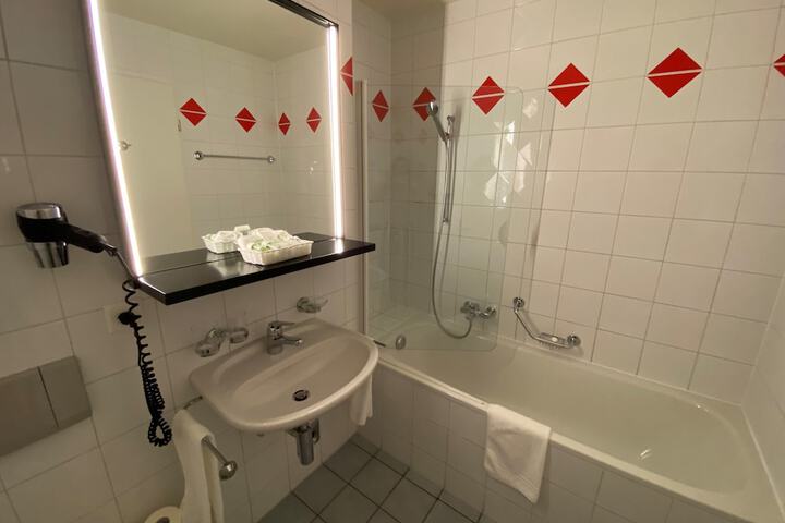 Room 11 of 20