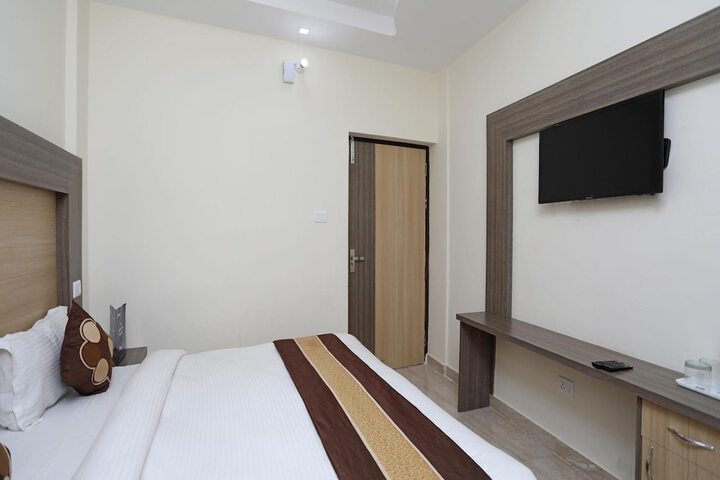 Room 12 of 30