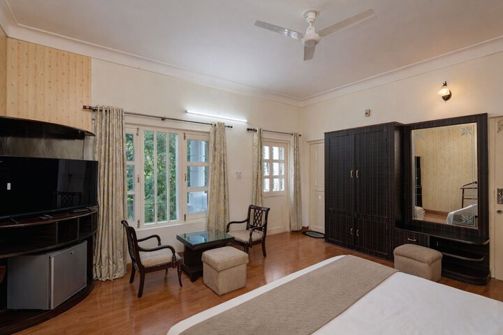Room 2 of 8