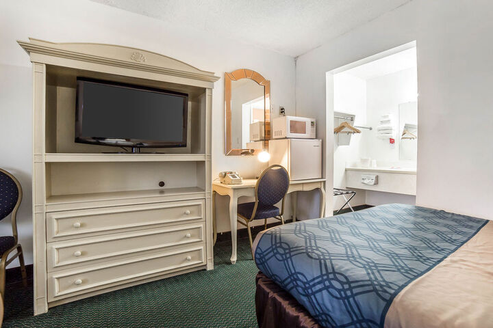 Room 14 of 28