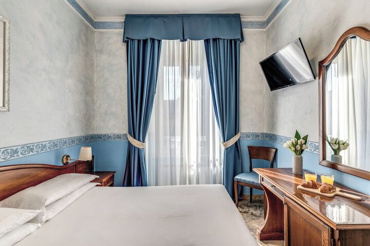 Room 47 of 76