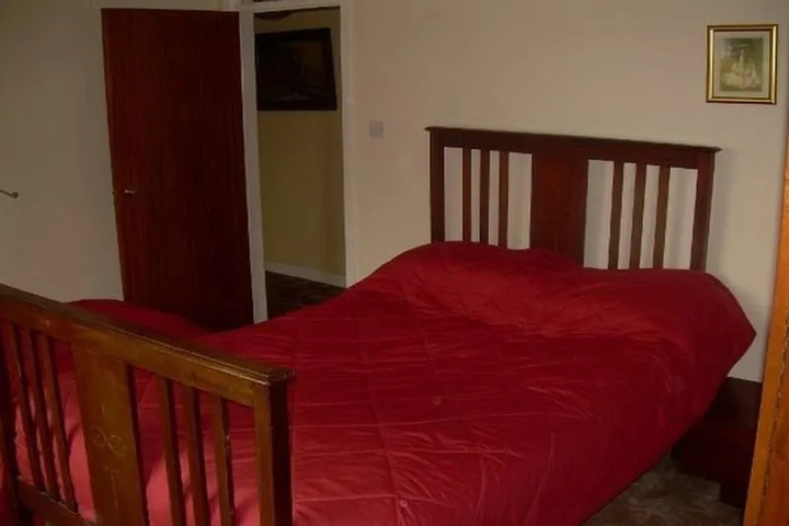 Room 6 of 11