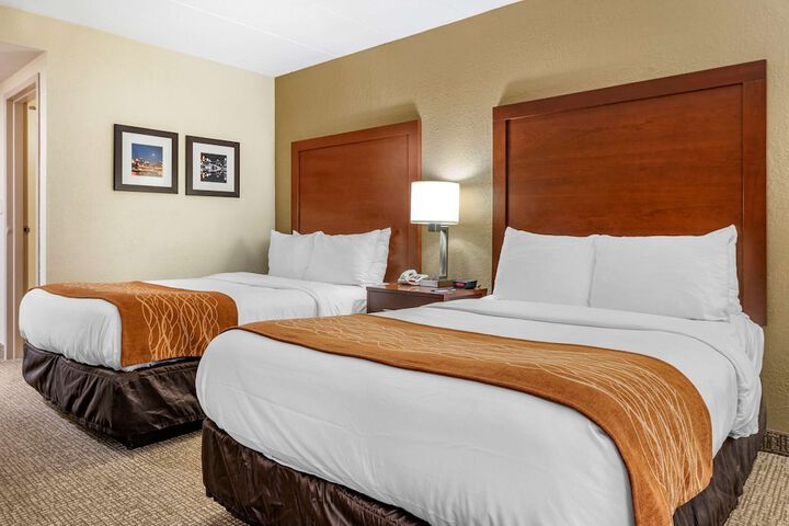 2 Double Beds (1 of 9)