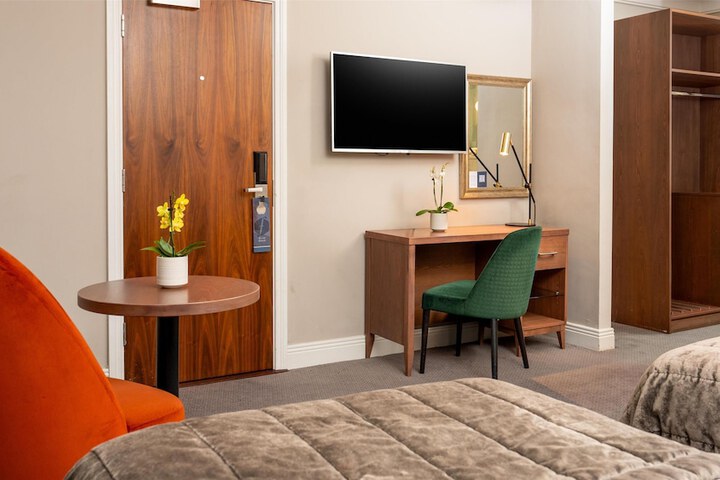 Room 49 of 104