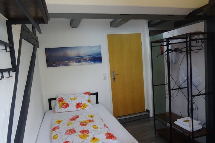 Room 18 of 442