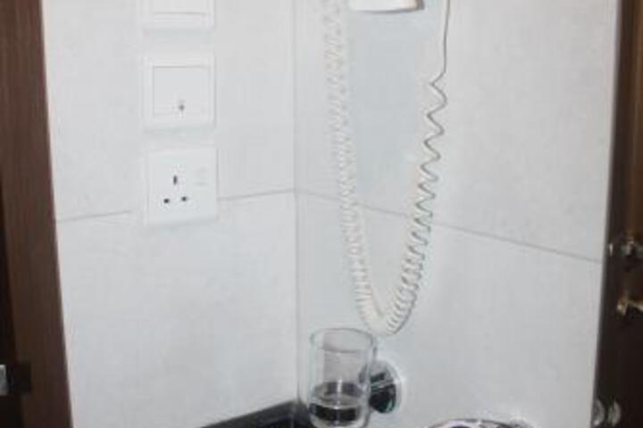 Room 5 of 33