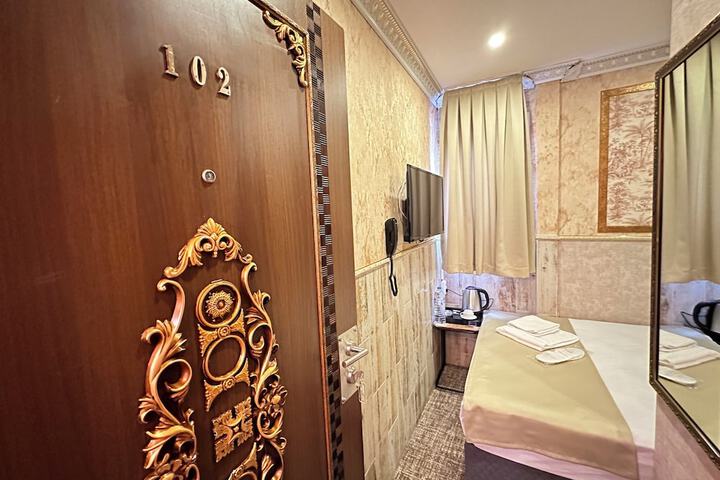 Room 7 of 170
