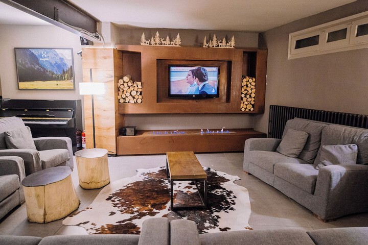 Lounge 61 of 82
