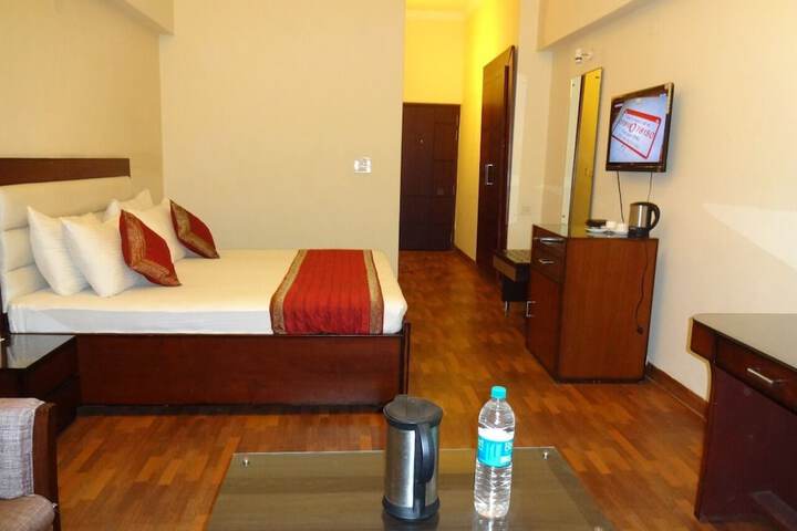 Room 3 of 9