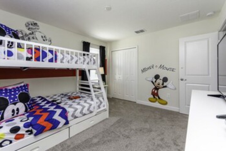 Room 9 of 38