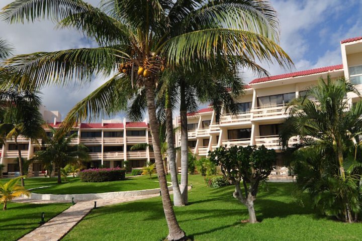 Hotel Exterior 91 of 98