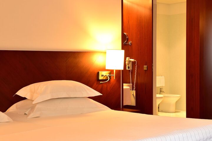 Room 13 of 38