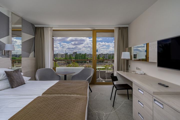 Room 8 of 72