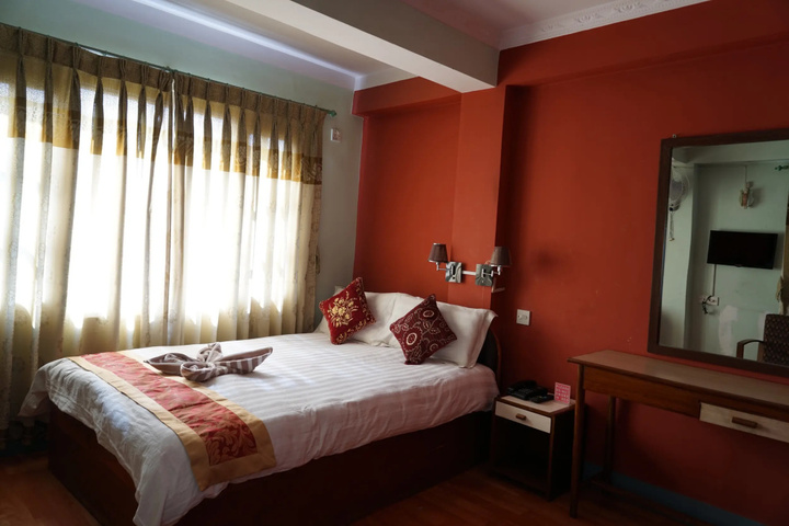 Room 6 of 34