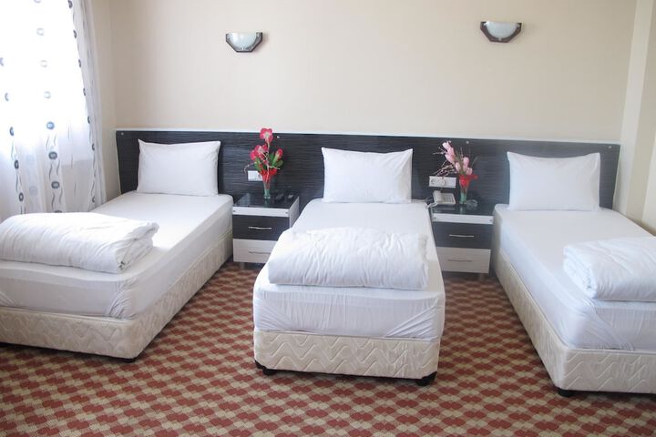 Room 9 of 12