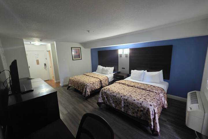 2 Queen Beds (1 of 21)