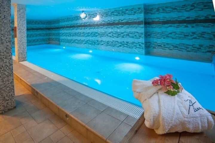 Hotel Pool