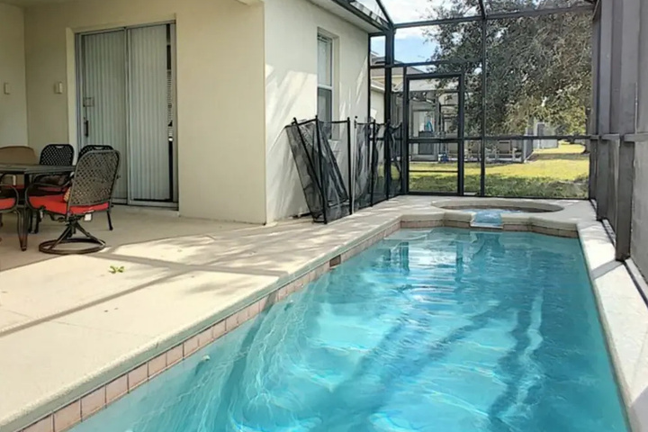 Pool 11 of 21