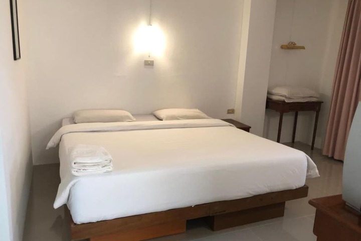 Room 8 of 23