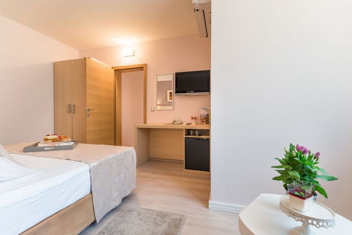 Room 70 of 196