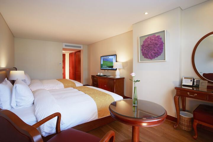 Room 34 of 106