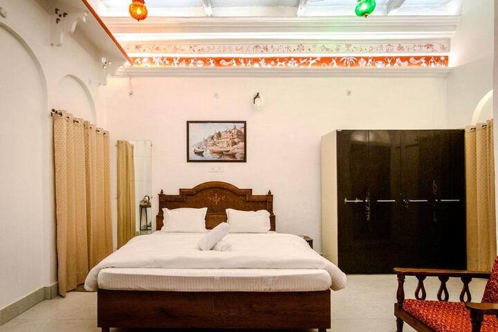 Room 5 of 44