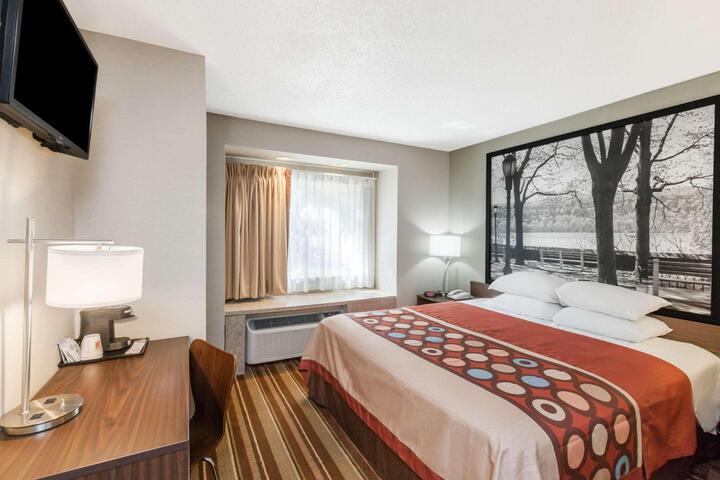 1 Queen Bed (1 of 7)