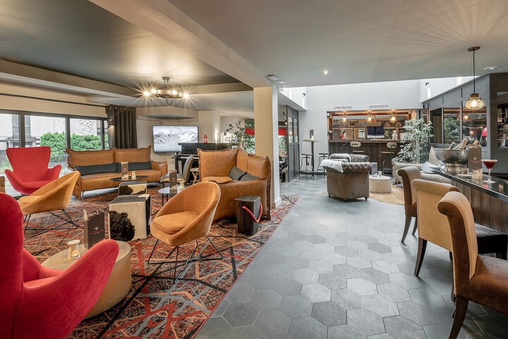 Lounge 88 of 120