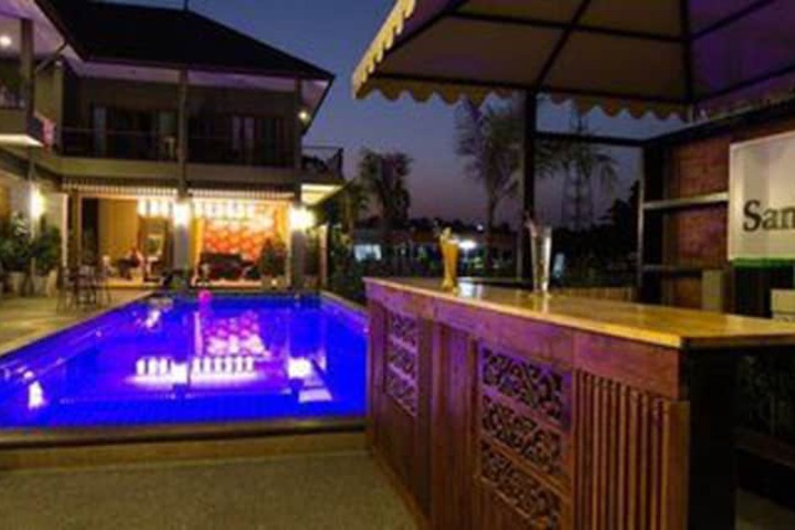 Pools & Facilities